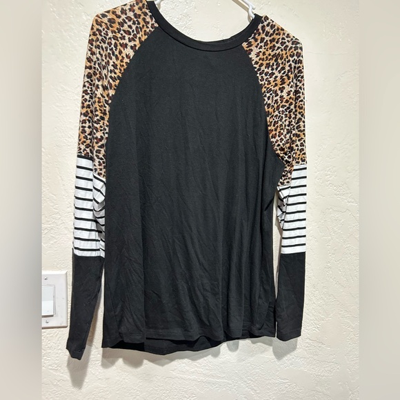 Tops - Sunshine &rodeos black striped‎ and cheetah print top size large